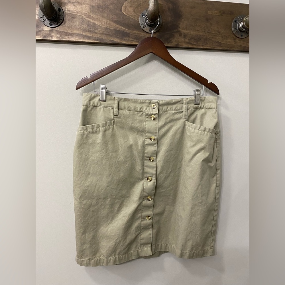 Eddie Bauer Tan Button-Front Pencil Skirt. Women’s size 16